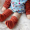 "Klein-Finley" - September 2017 - 40er Gliederpuppe mit hellblondem NL-Mohair, hellblauen Augen, Krempeljeans, Jerseyshirt, Schirmkappe, Sneakern, Ringelstrümpfen