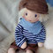 Für Fiete - Februar 2020 - 40er Gliederpuppe mit stahlblauen Augen ohne Lp., niederl. Mohair Natural Blonde, Kapuzensweatshirt, Cordhose, Schirmkappe