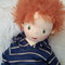 Puppenkumpel Theo - November 2022 - 35er Gliederpuppe, Haar niederl. Mohair Ginger, Haut Sommerteint, mit Ohren, Sommersprossen, Cordhose und Hoodie