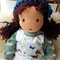 Für Hannah - 45er Größe - April 2017 - Haare dunkelbraun deutsches Bouclé-Mohair, Augen dunkelbraun, etwas schlankere Figur als üblich, Schürzenkleid über Empirekleid, Häkelmütze, Leggings, Häkelstiefelchen