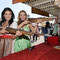 Stefanie Hertel und Antonia aus Tirol beim Schiessen