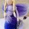 Handgefertigte Lavendel Fee aus feiner Märchenwolle – beruhigende Filzkunst in Violett, ideal als Deko, Geschenk oder Jahreszeitentisch.