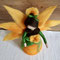 Handgefertigte Sonnenblumenfee aus Märchenwolle – leuchtende Sommerfee für Jahreszeitentisch, Wohnzimmer, Sommerdekoration und als Geschenk zum Muttertag.