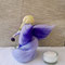 Handgefertigte Lavendel Fee aus feiner Märchenwolle – beruhigende Filzkunst in Violett, ideal als Deko, Geschenk oder Jahreszeitentisch.
