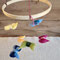 Babymobile mit gefilzten Schmetterlingen – liebevolles Geschenk zur Geburt oder Babyparty. Ideal für Wiege, Wickeltisch, Stubenwagen und Kinderzimmer.