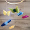 Babymobile mit gefilzten Schmetterlingen – liebevolles Geschenk zur Geburt oder Babyparty. Ideal für Wiege, Wickeltisch, Stubenwagen und Kinderzimmer.