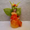 Frühlingsfee aus Filz in Gelb und Orange mit grünen Flügeln, handgefertigte Narzissen Fee als gefilzte blumendekoration für jahreszeitentisch frühling und Osterdekoration.