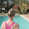 Andrea vor dem Schwimmen im kühlen Pool
