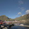 Wie aus dem Bilderbuch liegt Å vor den Bergen der Lofoten