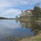 Das Schloss Läckö ist an drei Seiten von Wasser umgeben