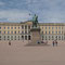 Auf dem Weg zur Innenstadt kommen wir am königlichen Schloss vorbei