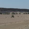 An den Felsen des Jbel Bani Gebirges sammelt sich der Sand der Sahara