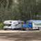Vagabund neben Schweizer Truck am Campingplatz in Fes