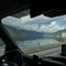 Immer wieder fahren wir entlang spiegelglatter Seen