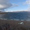 Sandstrand am eiskalten Bergsee im Abisko Nationalpark