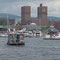 Ein Partyschiff im Hafen von Oslo