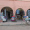 Teppiche, Stoffe und Kleidung in der Medina von Tata