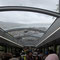 Blick durchs Glasdach der Fløibahn auf Bergen