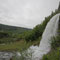 Der Steinsdalsfossen ist einer der wenigen Wasserfälle, hinter denen wir durchgehen können