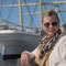 Andrea vor maritimer Kulisse in Stockholm