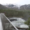 Andrea auf der gewagten Brücke über den Likholefossen