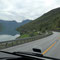 Erst geht es entlang des Aurlandsfjord und danach steil nach oben