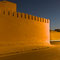 Stadtmauer um die Medina von Tiznit bei Nacht
