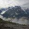 Um die benachbarten Berge ziehen viele Wolken