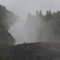 Überall liegt die Gischt des Wasserfalls in der Luft