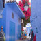 Andrea im Blau von Chefchaouen