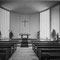 Innenraum der Kirche April 1956: Der Tapernagel steht auf dem Altar, das Kreuz hatte noch keinen Korpus, die Figur der Heiligen Hedwig war ausgeliehen