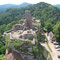 Bick vom Mauerturm auf die Burg Grafen-Dahn, mit der die Alt-Dahner oft in Streit lagen