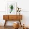 Mockup dient der Veranschaulichung. Größenverhältnisse sind nicht immer maßstabsgetreu. Bildnachweis: <a href="https://www.freepik.com/free-photo/picture-frame-wooden-sideboard-table_18665610.htm">Image by Rawpixel.com on Freepik</a>