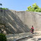 大阪城で最大の石垣は、岡山の池田忠雄が分担した桜門をくぐると現れる「蛸石」で、推定重量１３０トン、高さ５，５ｍ、長さ１１，７ｍ、面積は５９㎡