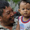 Die Balinesen sind sehr stolz auf Ihre Kinder und zeigen sie gerne her . Über den Kopf streicheln sollte man aber unterlassen , gilt in Bali als Unglücksbringer