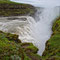 Das Wasser stürzt in eine Schlucht, die vom Wasserfall bis zur Verbreiterung zum Tal 2,5 km lang ist und eine Tiefe von 70 Metern erreicht. 