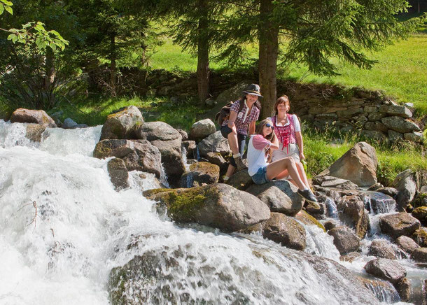 Gesundheitswege Alpinwellt Weißenbach, Kräuterweg, Bewegungsweg und Kneippweg