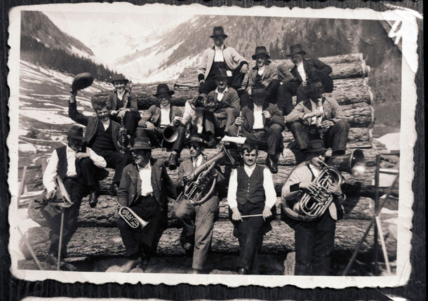 Die erste Weißenbacher Musikkapelle im Jahr 1935 (Foto aus dem Archiv von Kirchler Notburga)