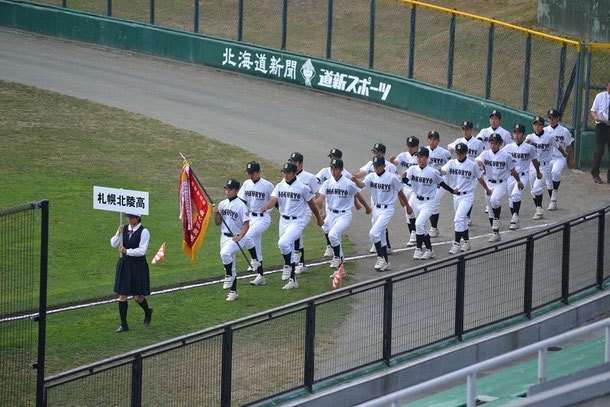 入場行進！　　写真提供　１０期　石川孝人さん