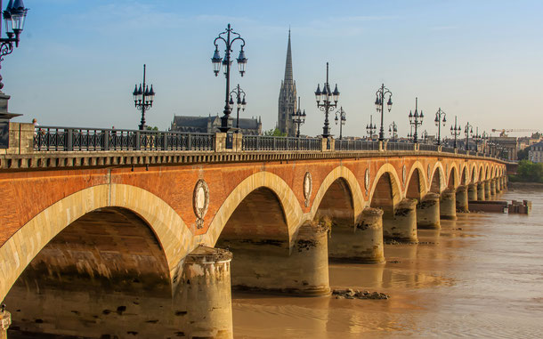 世界遺産「ボルドー、月の港（フランス）」のピエール橋