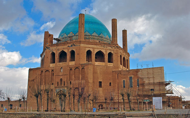 イランの世界遺産「ソルターニーエ」のオルジェイトゥ廟