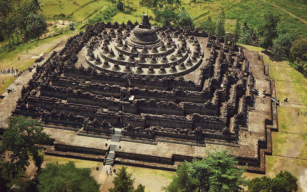 世界遺産「ボロブドゥール寺院遺跡群(インドネシア)」、ボロブドゥールの円壇