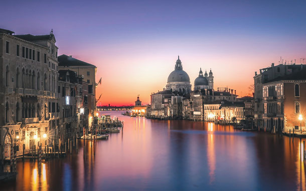 イタリアの世界遺産「ヴェネツィアとその潟」、カナル・グランデ(大運河)とサンタ・マリア・デッラ・サルーテ教会