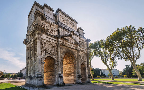 世界遺産「オランジュのローマ劇場とその周辺及び凱旋門（フランス）」、オランジュの凱旋門