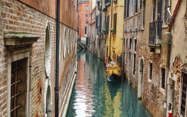 イタリアの世界遺産「ヴェネツィアとその潟」の運河