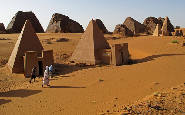 スーダンの世界遺産「メロエ島の考古遺跡群」、メロエのピラミッド群