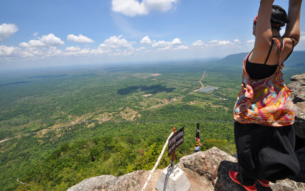 カンボジアの世界遺産「プレア・ヴィヒア寺院」、山頂から眺める神の景色