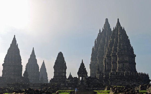 インドネシアの世界遺産「プランバナン寺院遺跡群」のロロ・ジョングラン