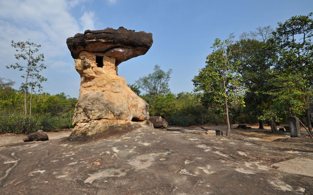 タイの世界遺産候補地「プー・プラバート歴史公園」、自然の奇岩を利用した仏教寺院跡