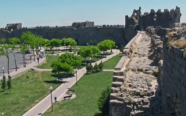 トルコの世界遺産「ディヤルバクル城塞とエヴセル庭園の文化的景観」、震災前のディシュカレ（外城）の様子